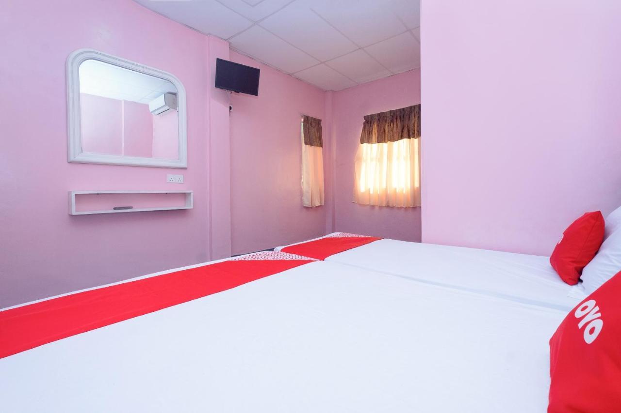 Oyo 89984 Noris Wang Homestay Лумут Екстериор снимка