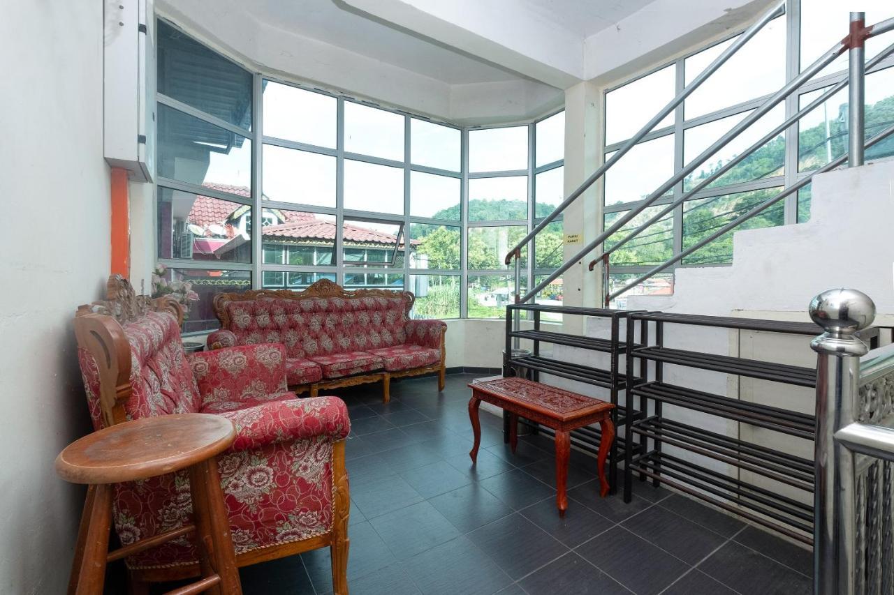 Oyo 89984 Noris Wang Homestay Лумут Екстериор снимка